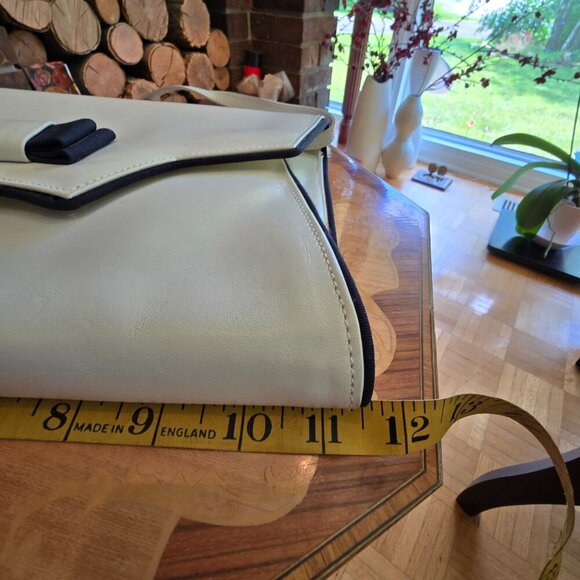 Holt Renfrew - Vintage White & Black Leather Crossbody Purse with Bow Detail​ - Picture 13 of 15